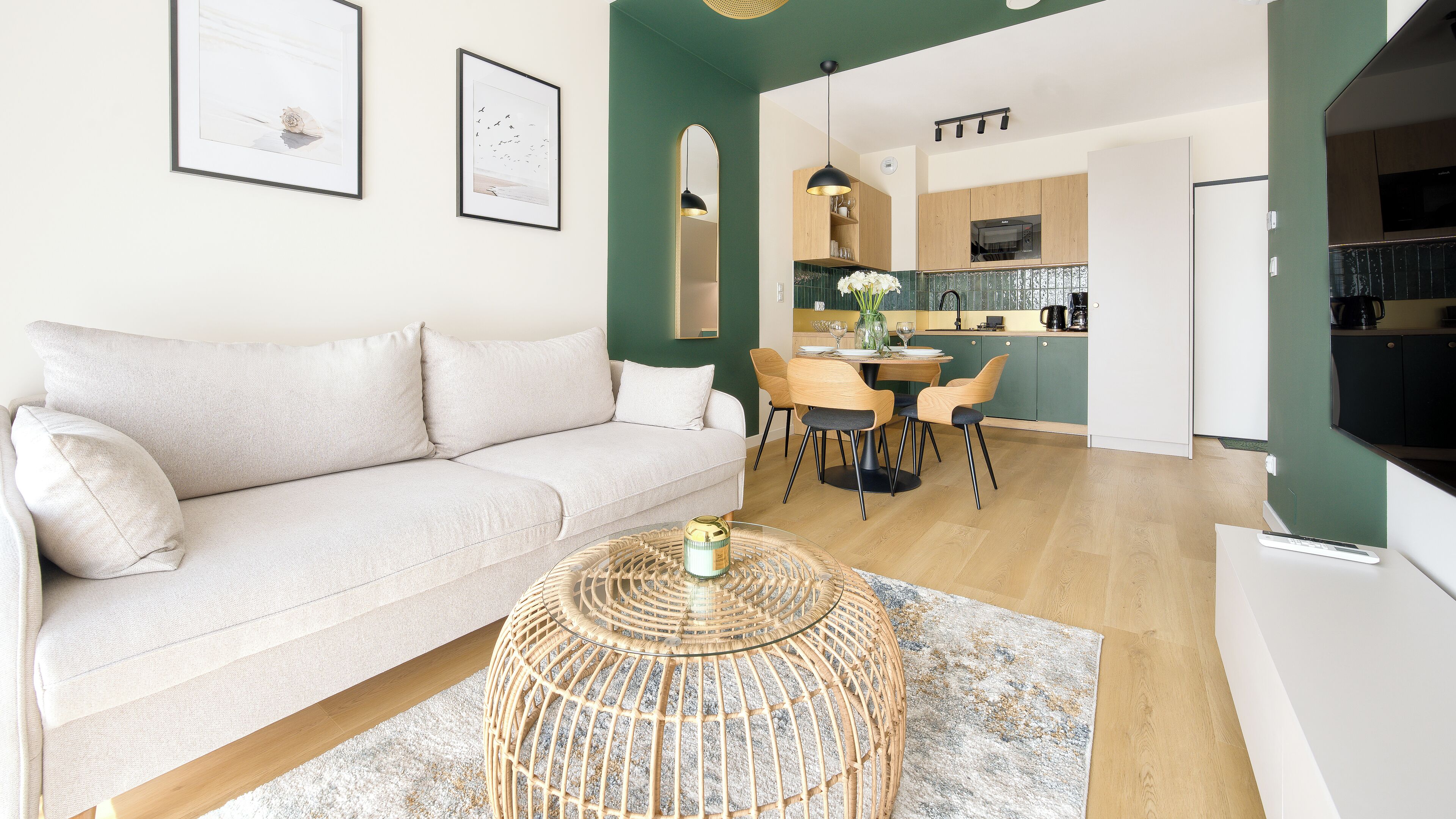 Apartment | Living area | Flat-screen TV