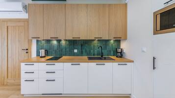 Căn hộ (406) | Bếp riêng | Tủ lạnh, bếp nấu, ấm điện, dụng cụ nấu nướng/bát dĩa/dao nĩa