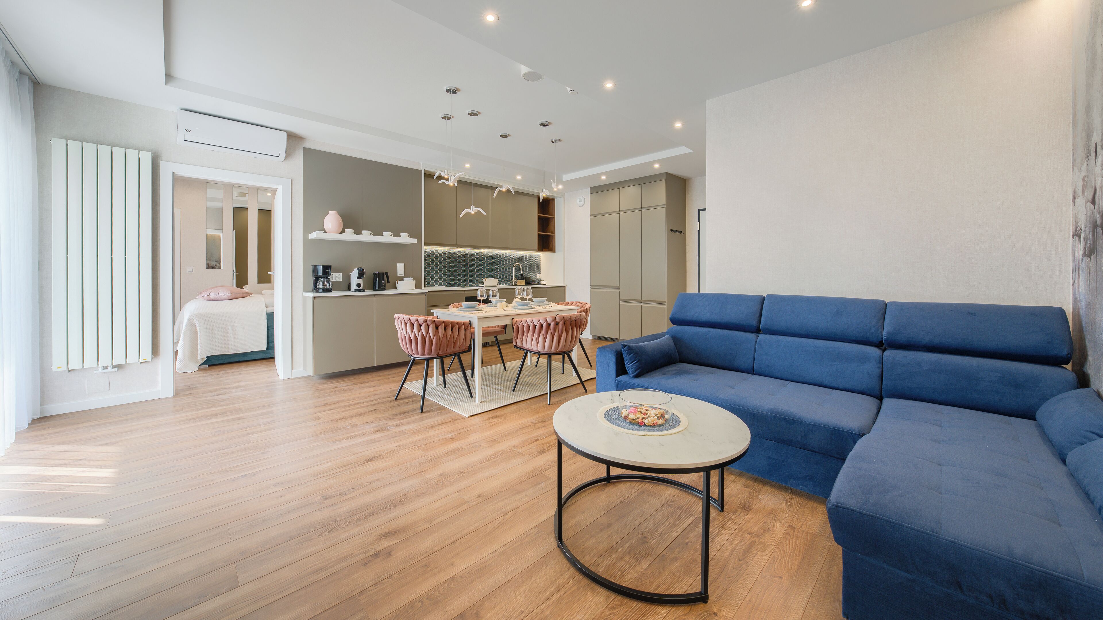 Apartment | Living area | Flat-screen TV