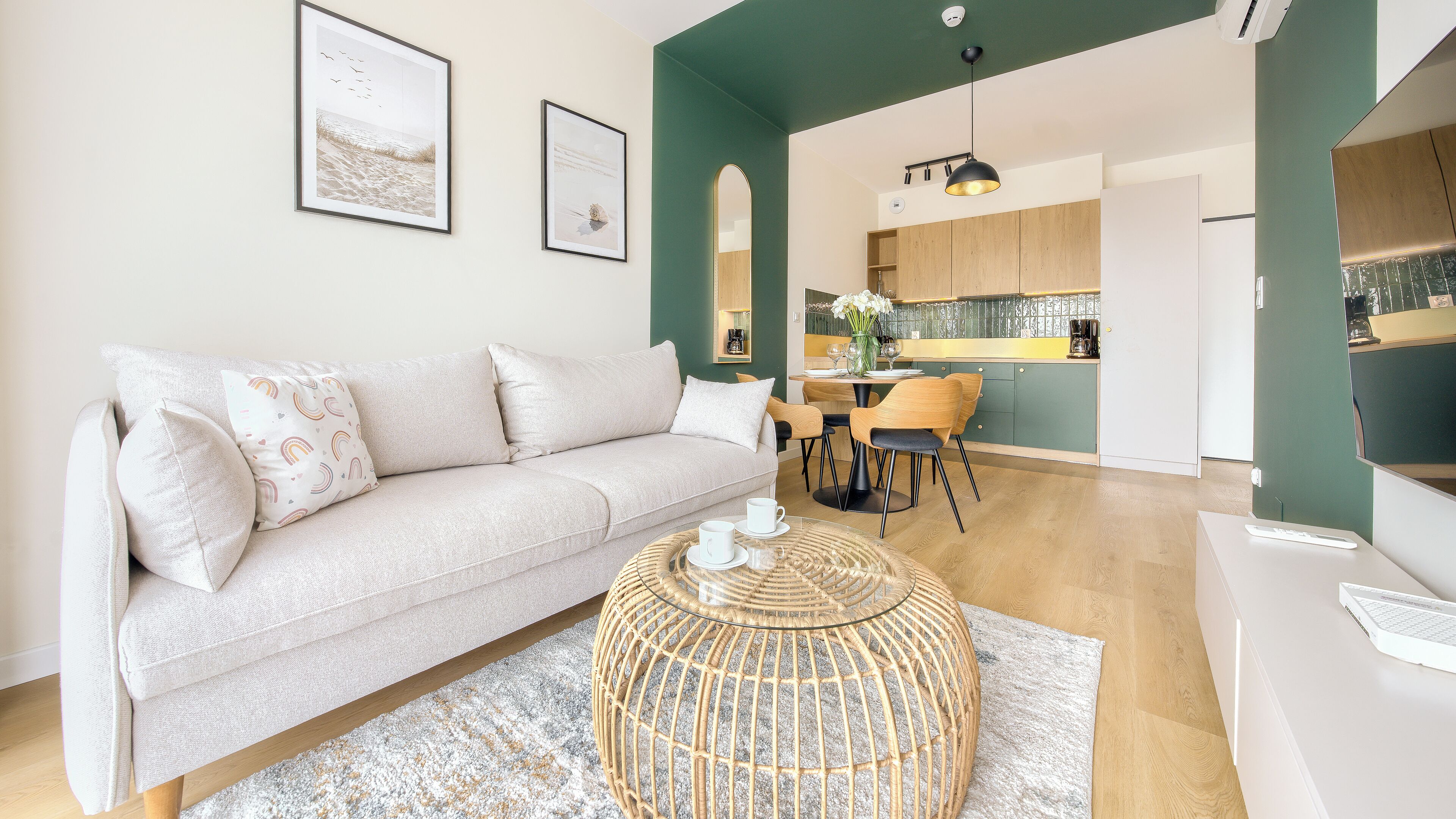 Apartment | Living area | Flat-screen TV