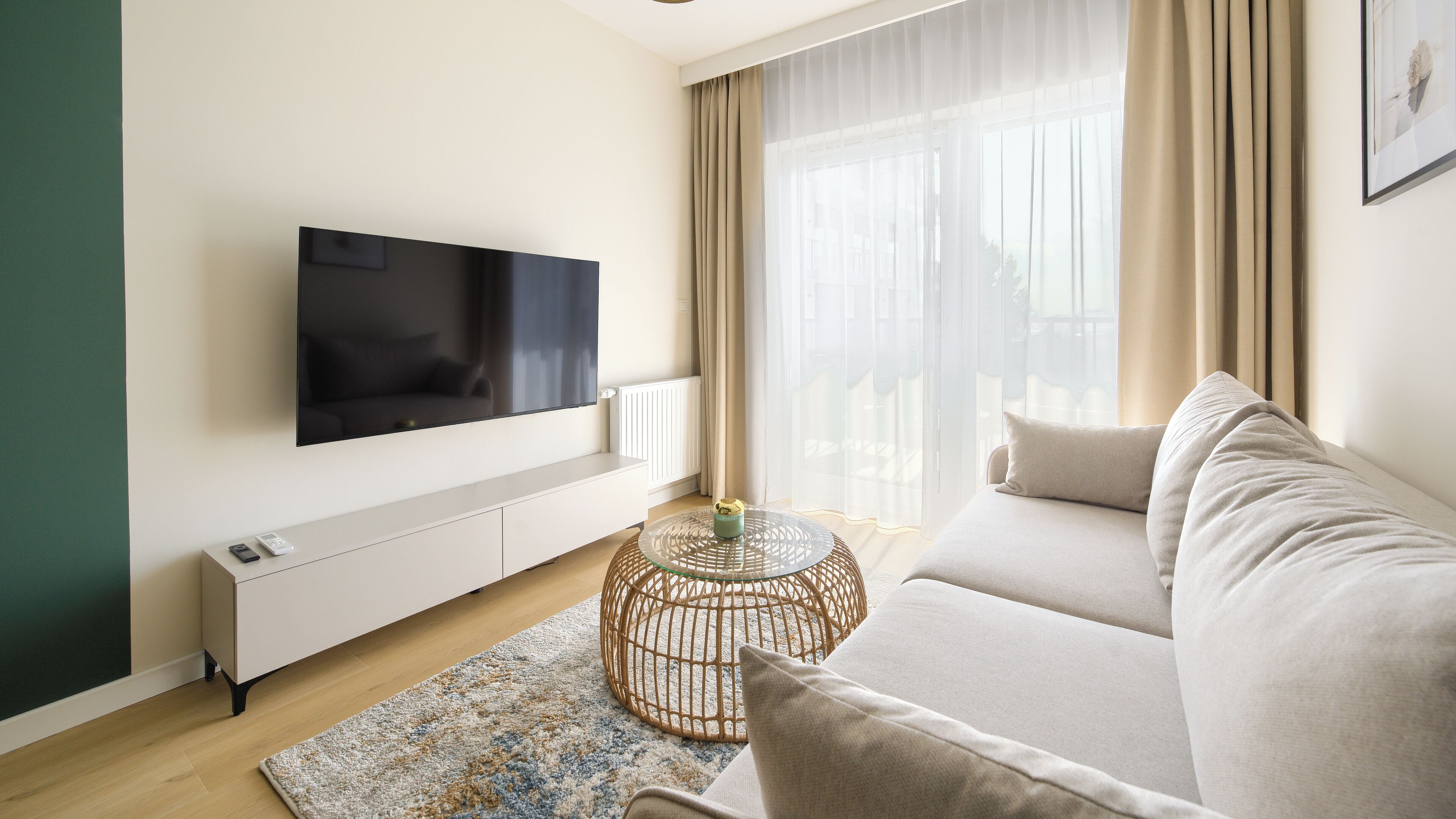 Appartement (217) | Woonruimte | Een flatscreentelevisie