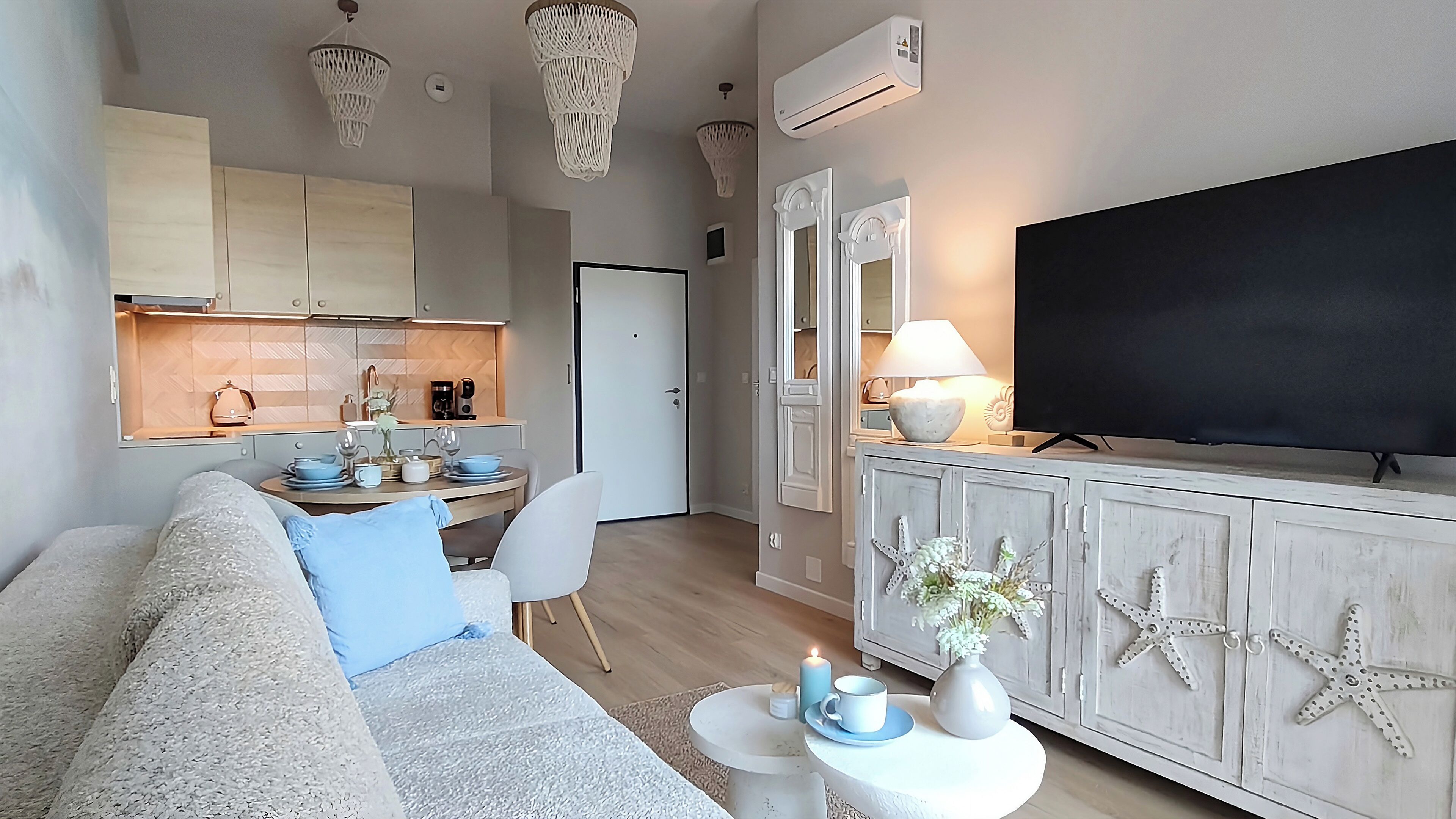 Appartement (104) | Woonruimte | Flatscreentelevisie