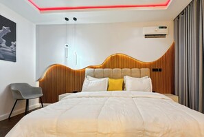 In-room safe, desk, laptop workspace, blackout curtains - Breics Extended Stay (Abuja)