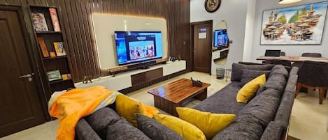 Family Apartment, Balcony, City View | Living area