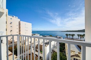 Property grounds - Airy Modern Retreat with Balcony & Sea Views (St. Paul`s Bay)