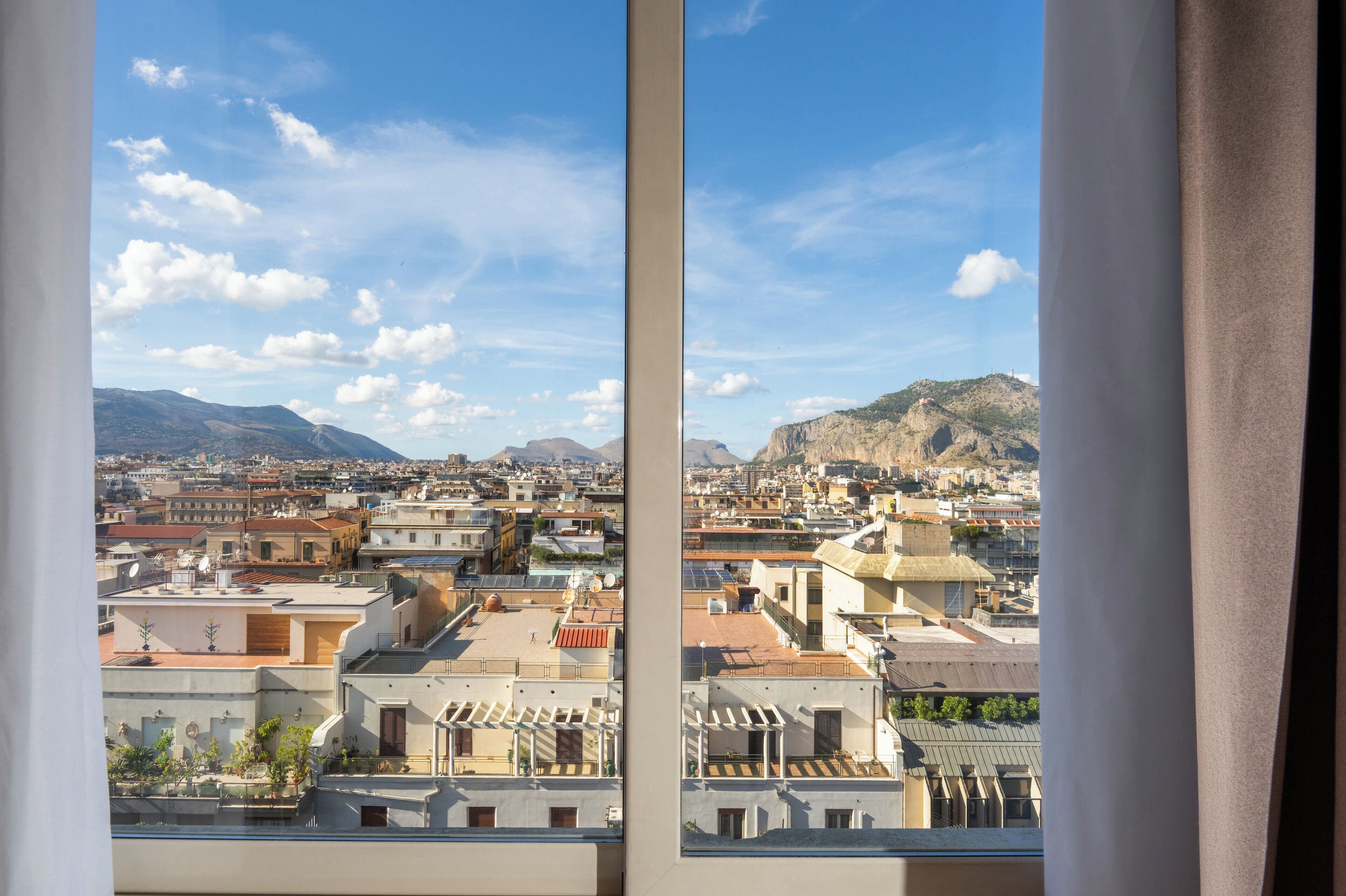 Basic Single Room, Mountain View | Premium bedding, desk, laptop workspace, free WiFi