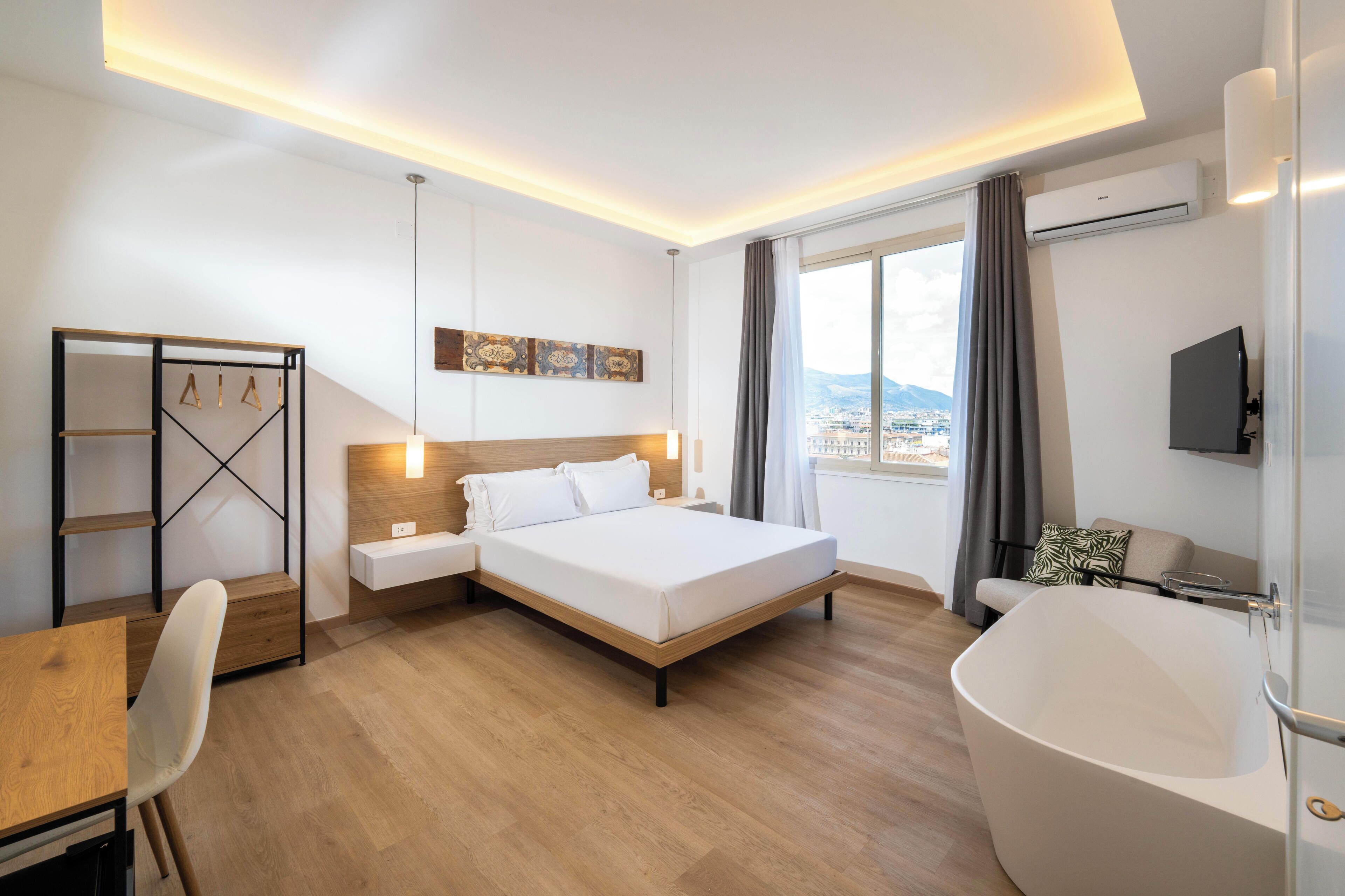 Luxury Suite, Mountain View | Premium bedding, desk, laptop workspace, free WiFi