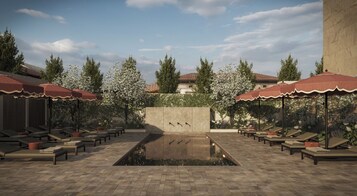 Una piscina al aire libre