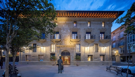 Front of property - evening/night. Hotel Palacio de los Angeles