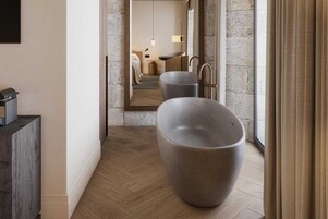 Suite junior | Baño | Ducha, secador de pelo, zapatillas y toallas