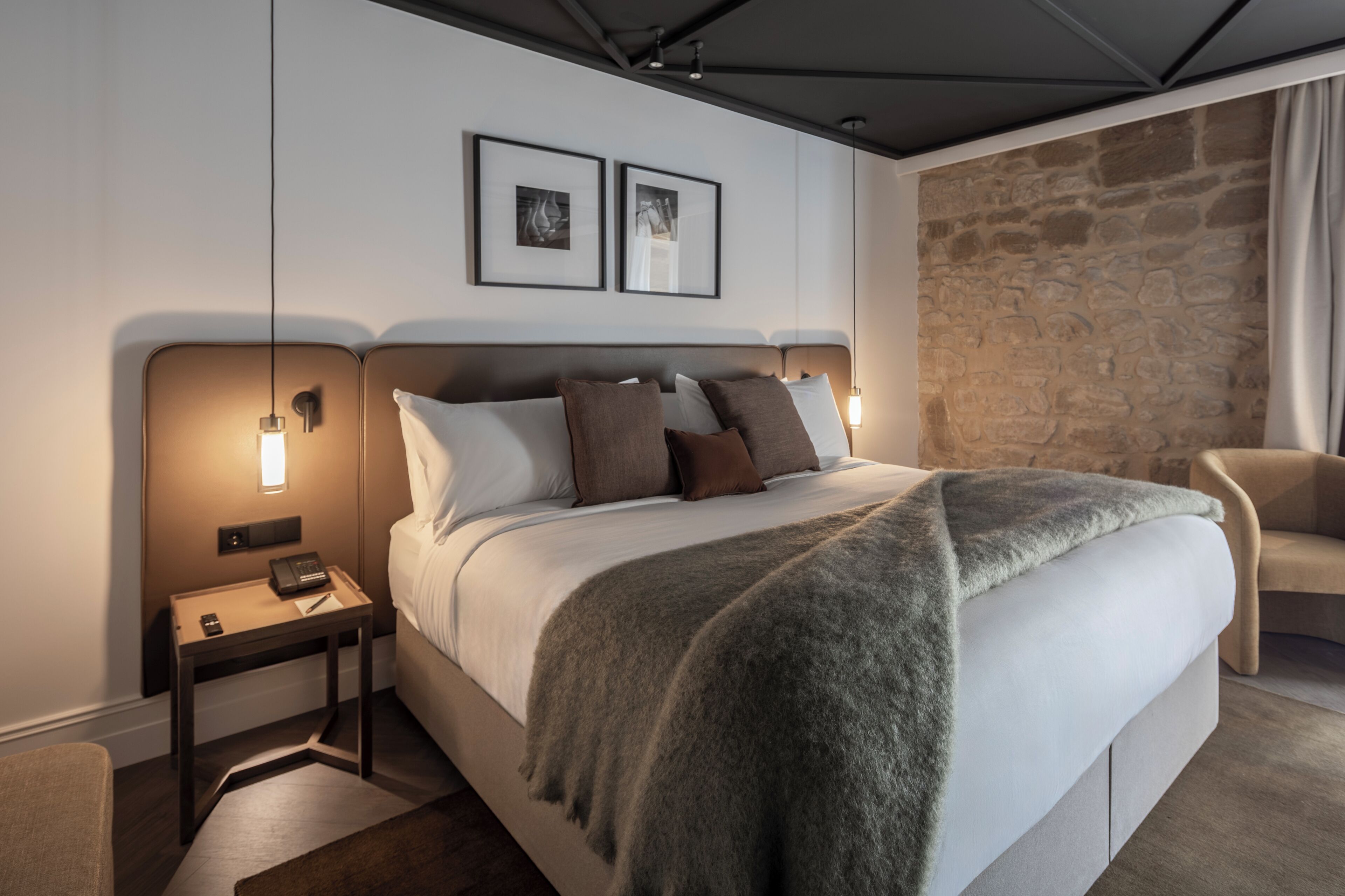 セーフティボックス (室内)、デスク、ノートパソコン用作業スペース、防音設備