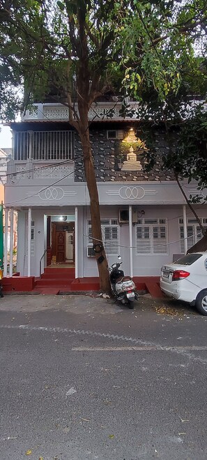 Exterior detail - Auro Mithra Heritage Stay (Puducherry)