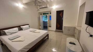 Iron/ironing board, free WiFi