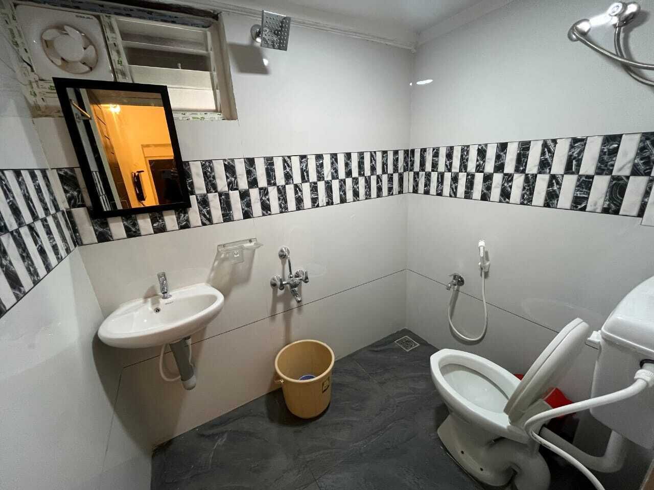 Shower, free toiletries, soap, shampoo