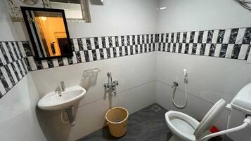 Shower, free toiletries, soap, shampoo