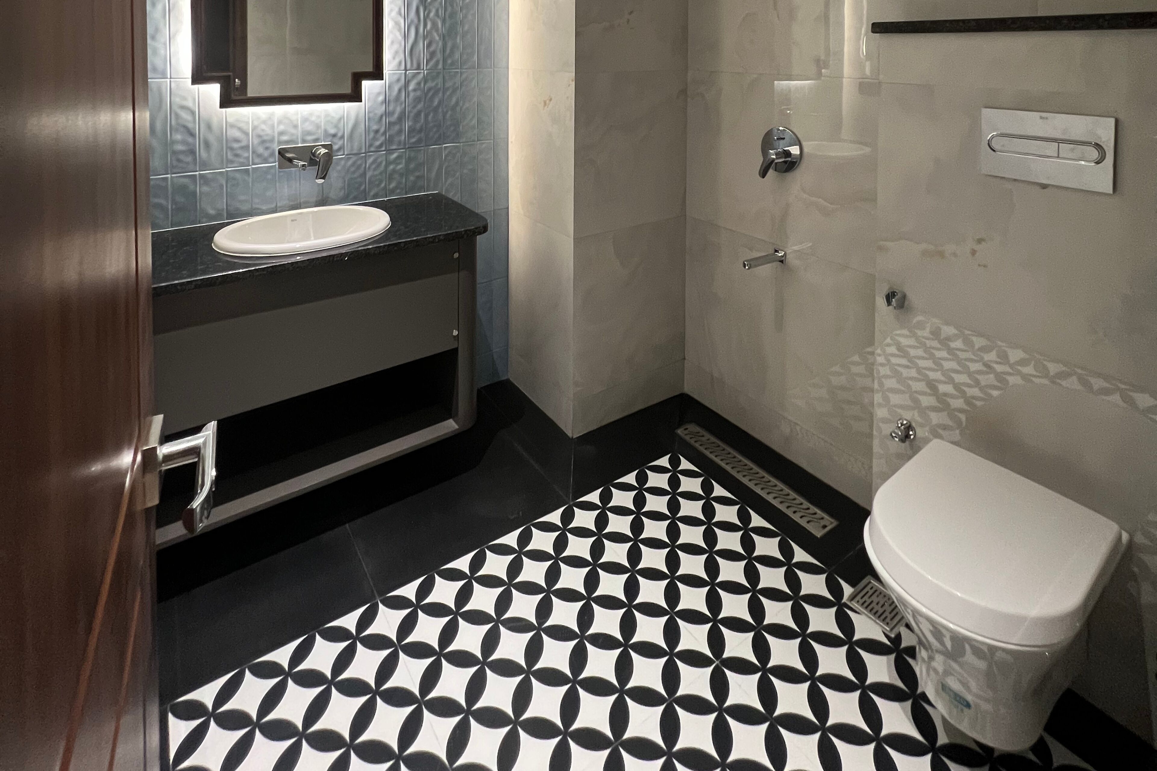 ヘアドライヤー、タオル、石鹸、シャンプー