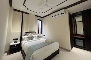 Laptop workspace, free WiFi - Luxuria Varanasi by Moustache (Uttar Pradesh)