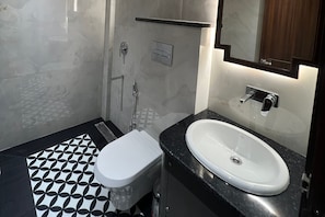 Shower, hair dryer, towels, soap - Luxuria Varanasi by Moustache (Uttar Pradesh)