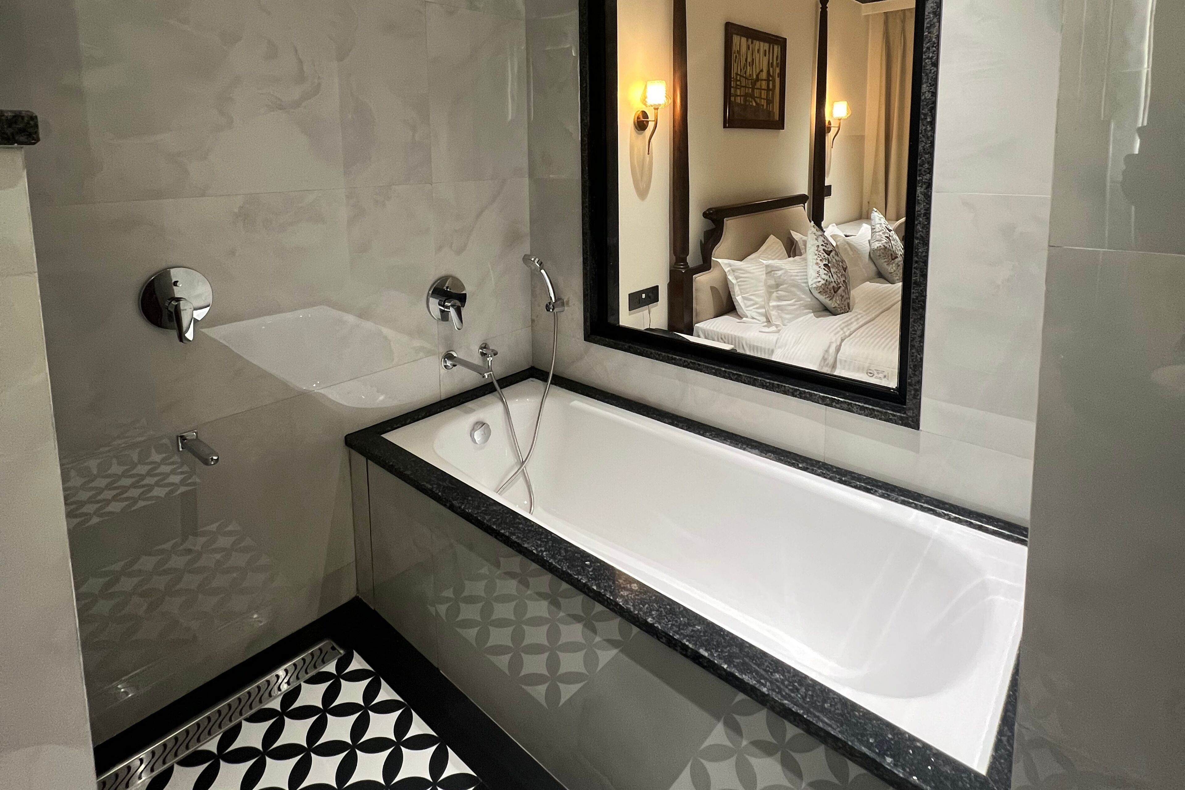 スイート | バスルーム | ヘアドライヤー、タオル、石鹸、シャンプー