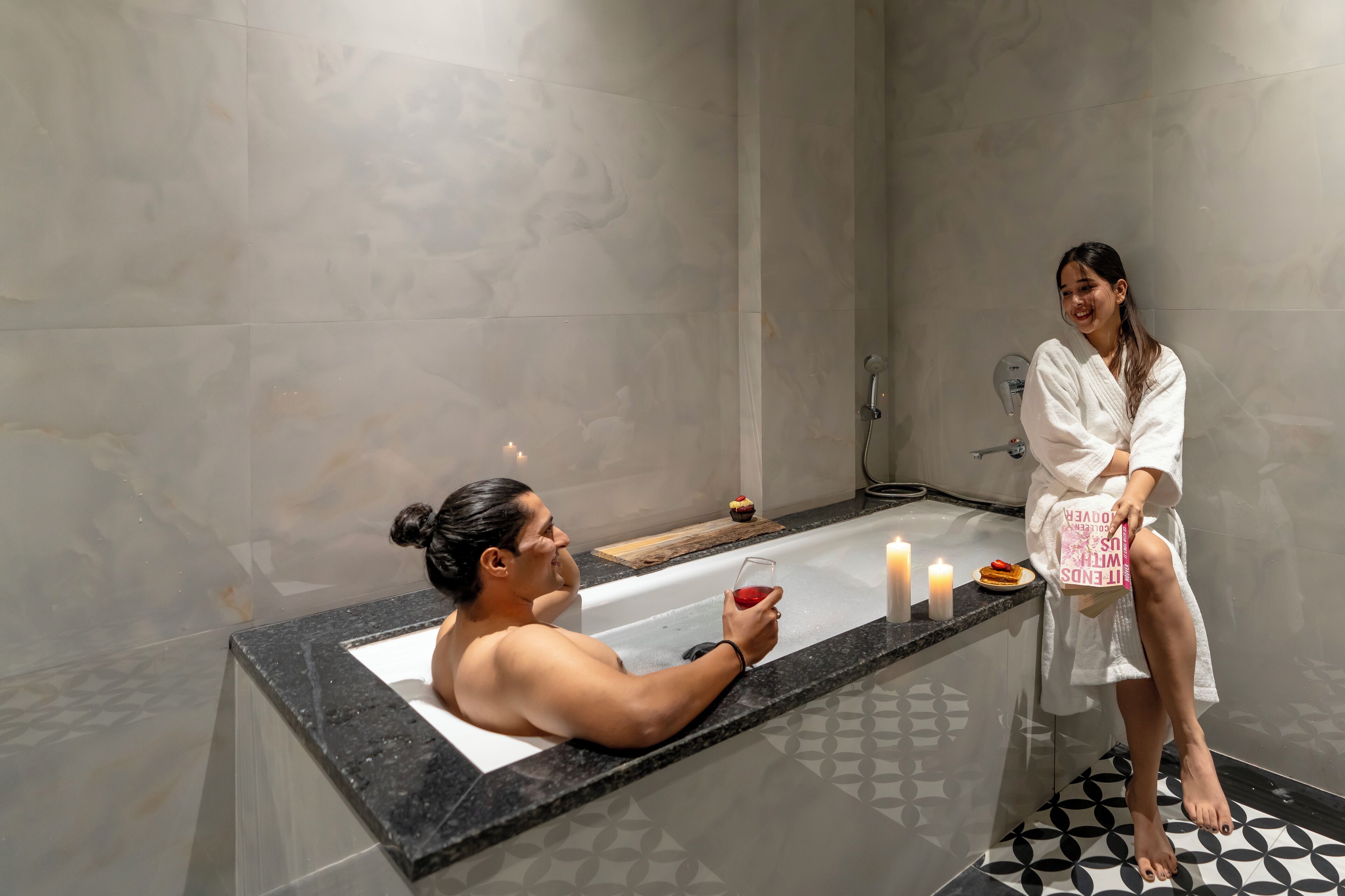 Deep soaking bathtub