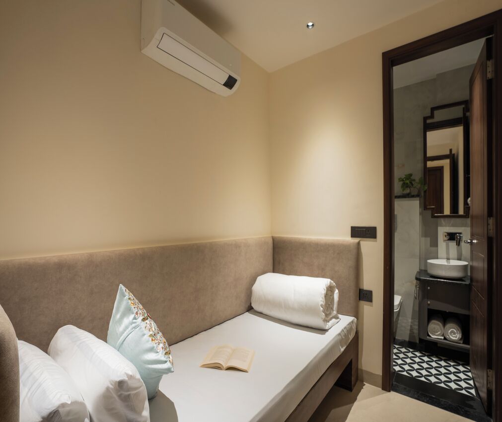 Free WiFi, bed sheets