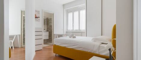 5 chambres, fer et planche Ă repasser
