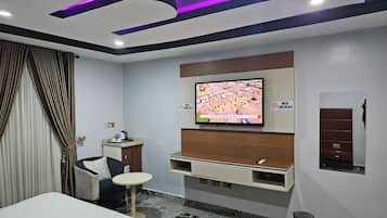 Rom – deluxe, balkong, byutsikt | Innvendig