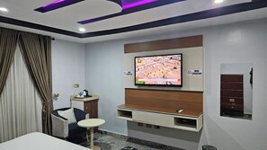 Habitación Deluxe, balcón, vista a la ciudad | Interior