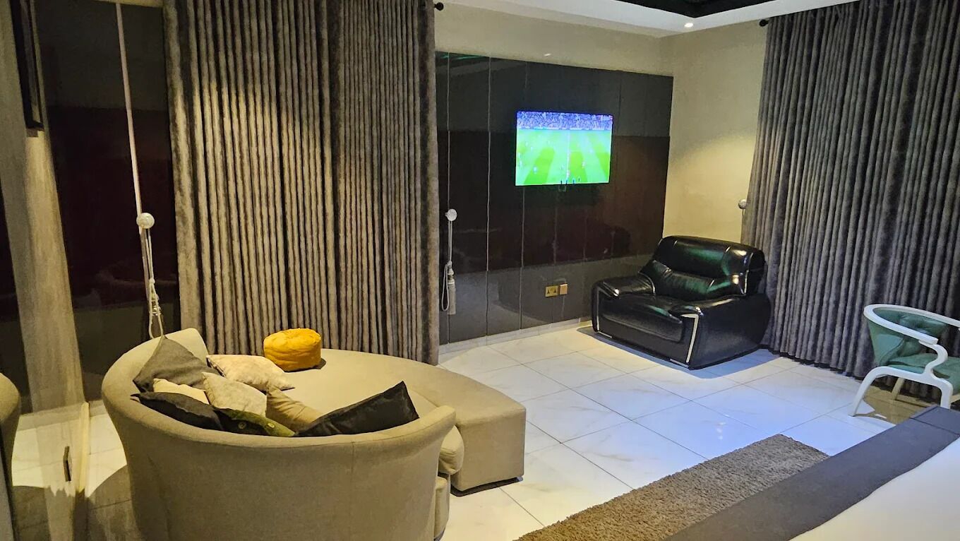 Deluxe Room, Balcony, City View | Interior