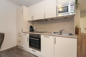 Fridge, microwave, oven, stovetop - Vacation apartment Meeresrauschen (Norden)