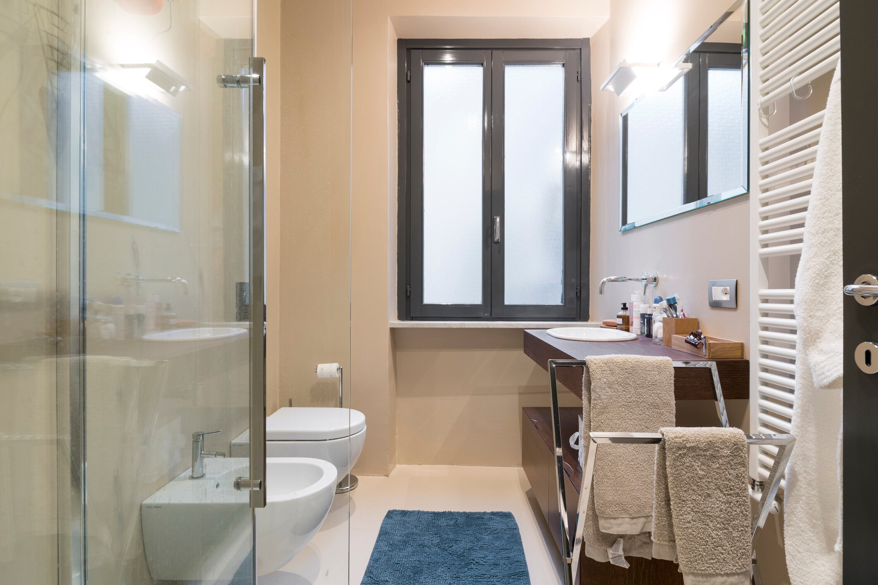 Douche, serviettes fournies