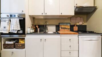 Réfrigérateur, four, plaque de cuisson, lave-vaisselle