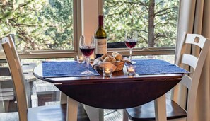 Dining - 1BR Condo near Mt Bachelor with Resort Amenities (Bend)