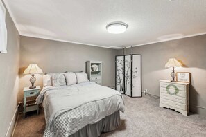 3 bedrooms, desk, iron/ironing board, WiFi