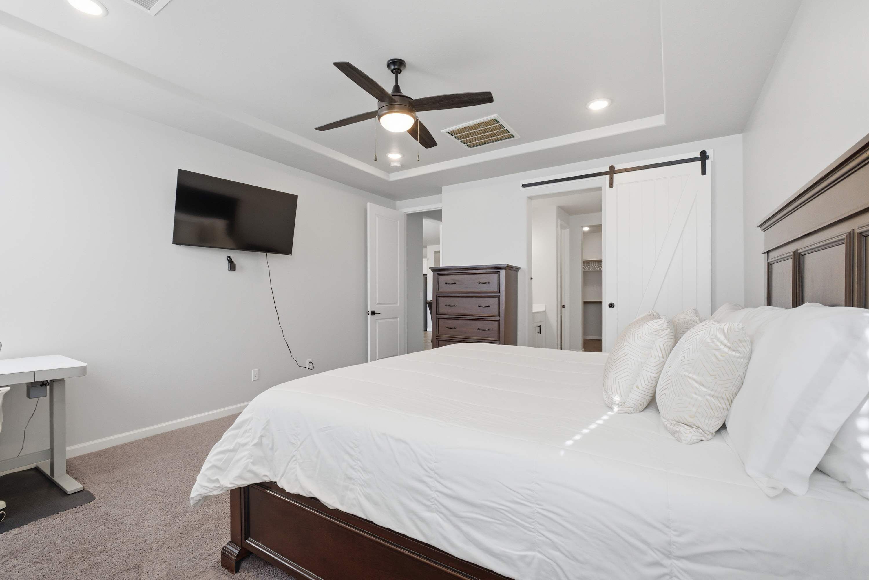 4 Schlafzimmer, Schreibtisch, Bügeleisen/Bügelbrett, Reisekinderbett