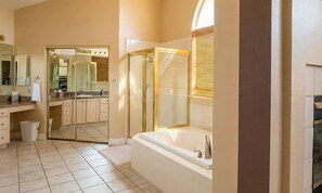 Shower, hair dryer, towels, soap - Luxury Las Vegas Retreat in 5BR House with Pool (Las Vegas)