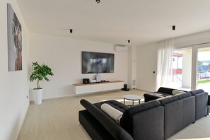 TV