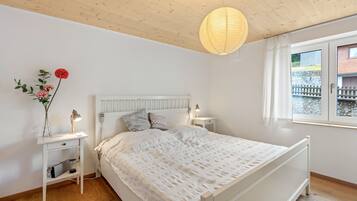 WiFi, bed sheets