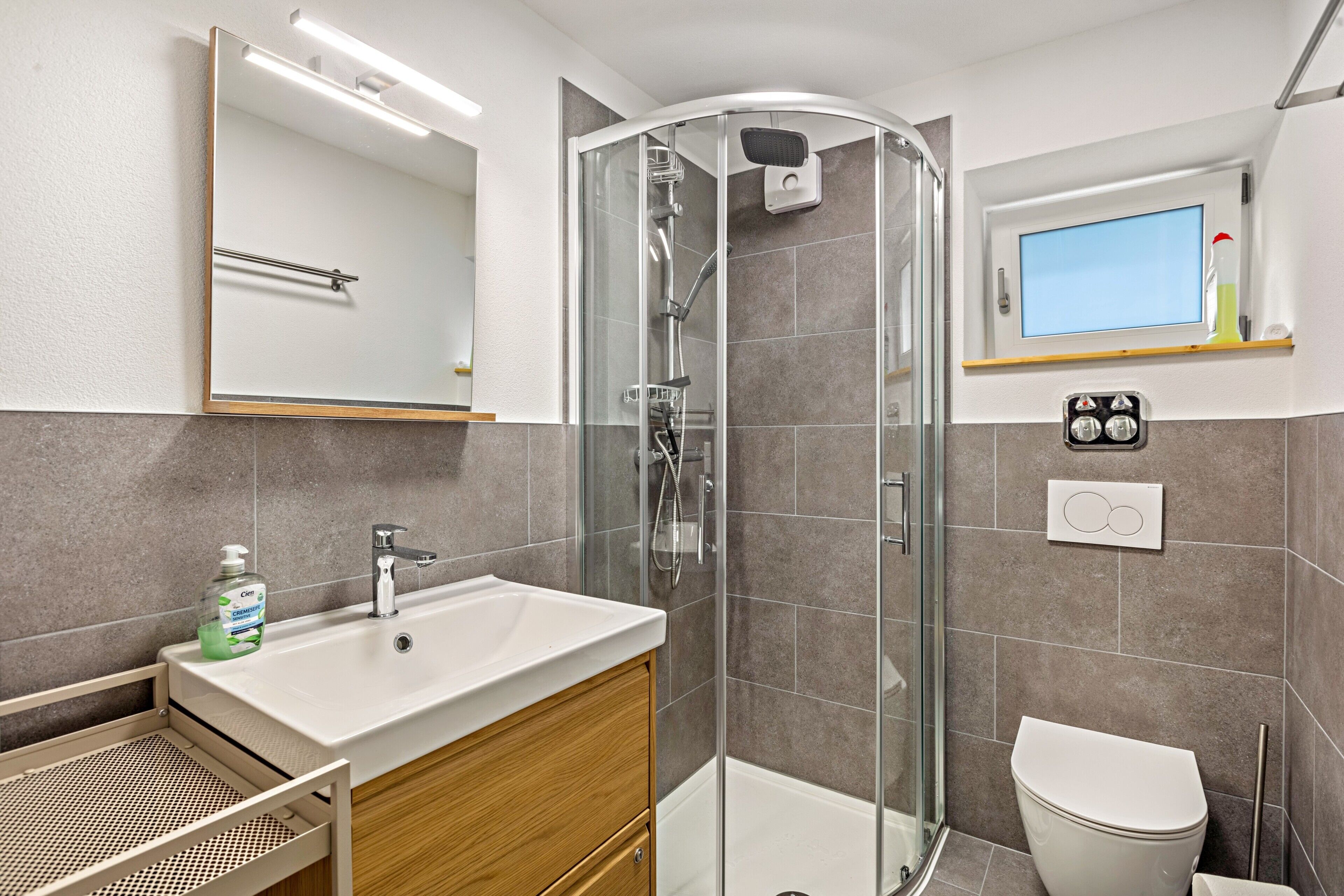 Een douche, handdoeken