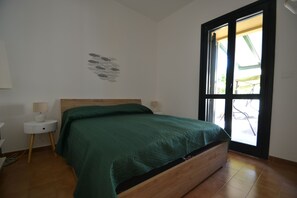 Strykejern/-brett, internettilgang og sengetøy