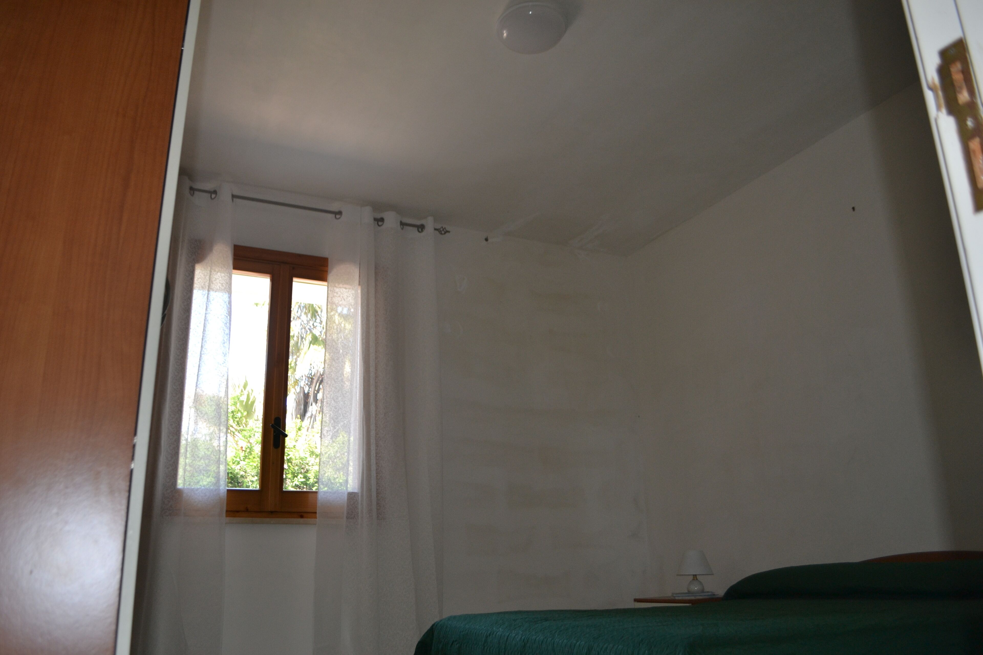 Iron/ironing board, internet, bed sheets