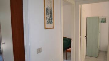 Strykejern/-brett, internettilgang og sengetøy