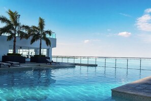 Outdoor pool - EXCLUSIVE APARTMENT IN PUERTO SANTA ANA |TOURISM AND TELEWORKING |WIFI + PARKING (Guayaquil)