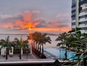 Outdoor pool - EXCLUSIVE APARTMENT IN PUERTO SANTA ANA |TOURISM AND TELEWORKING |WIFI + PARKING (Guayaquil)