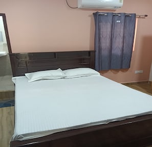 Egyptian cotton sheets, premium bedding, free WiFi