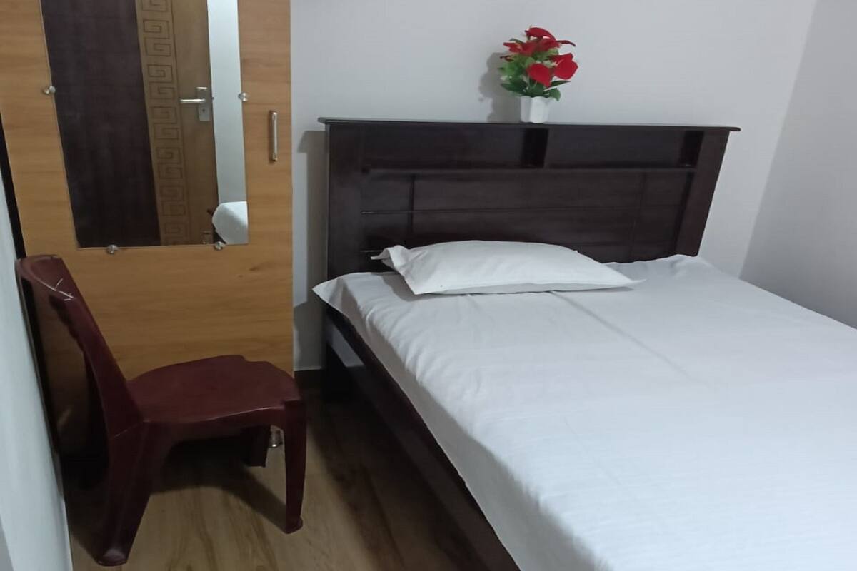 Single Room | Egyptian cotton sheets, premium bedding, desk, free WiFi