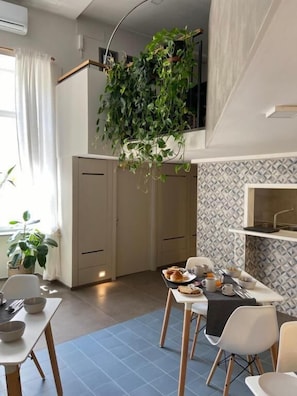 Dining - Ruben La Cava (Naples)