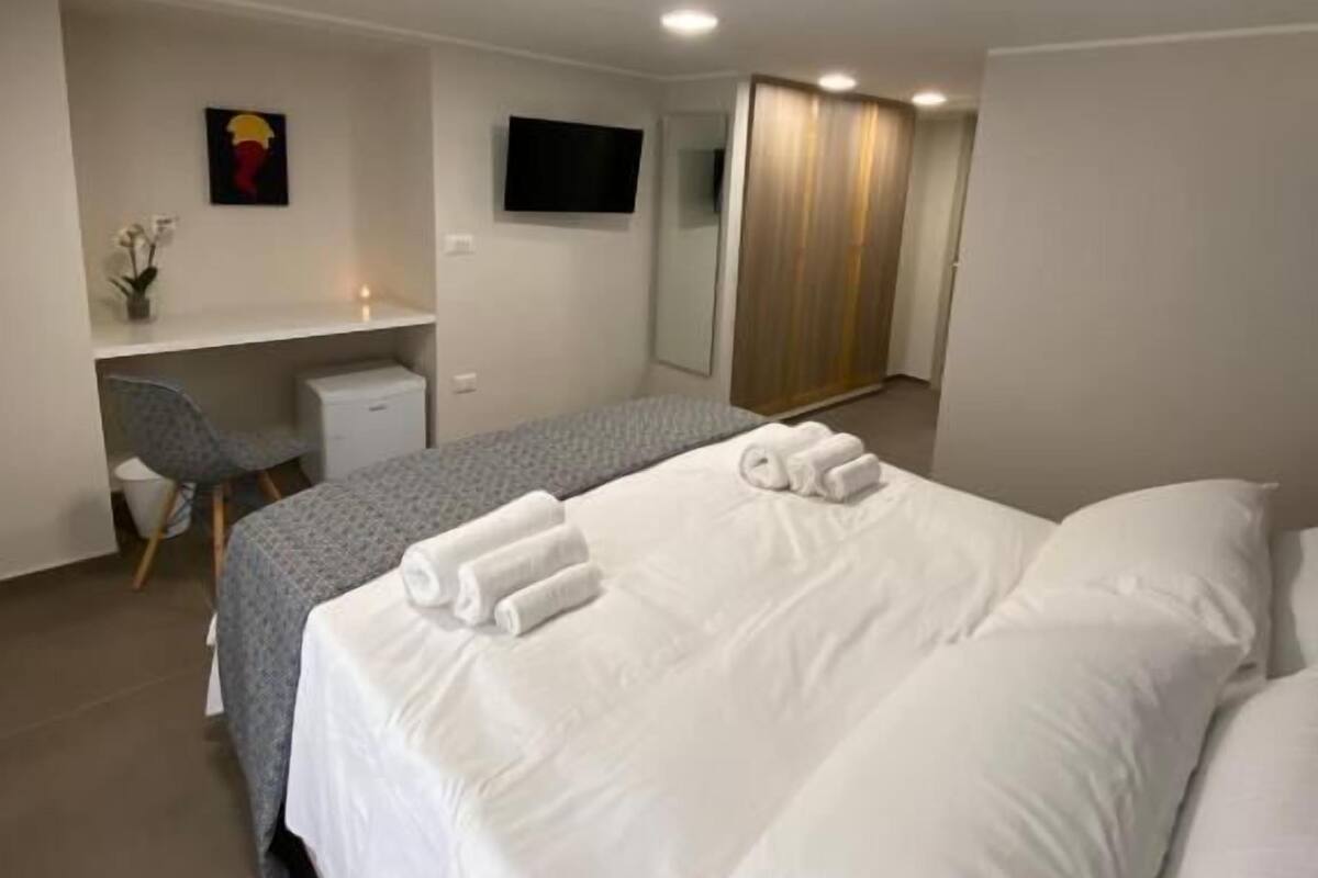 Deluxe Double Room | Iron/ironing board, free WiFi