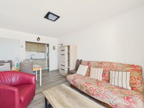 TV - Accommodation for 4 with magnificent sea view (Saint-Gilles-Croix-de-Vie)