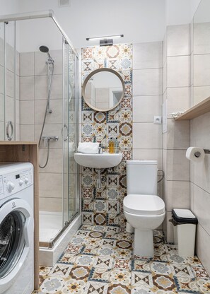 Studio suite, balkon | Badkamer